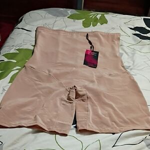 High-Waist Shaping Shorts - Blush Pink